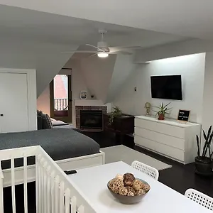 bright-peaceful-suite-with-retail-conveniences-steps-away.niagara-fallshotels.com/